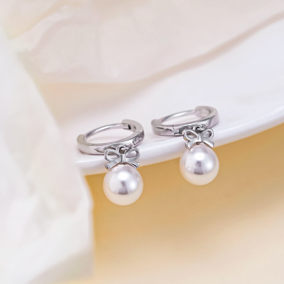 Bow Pearl Earrings